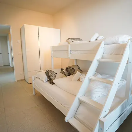 Huswell - Beautiful With Communal Pool And Gym Gasthof Ostende