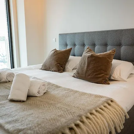 Huswell - Beautiful With Communal Pool And Gym Inn *