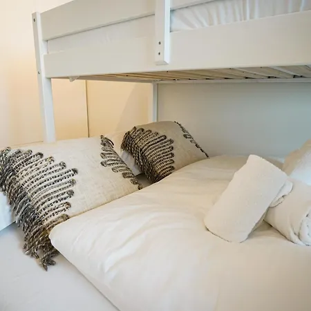 Huswell - Beautiful With Communal Pool And Gym Inn