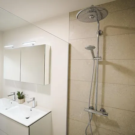 Huswell - Beautiful With Communal Pool And Gym Ostende