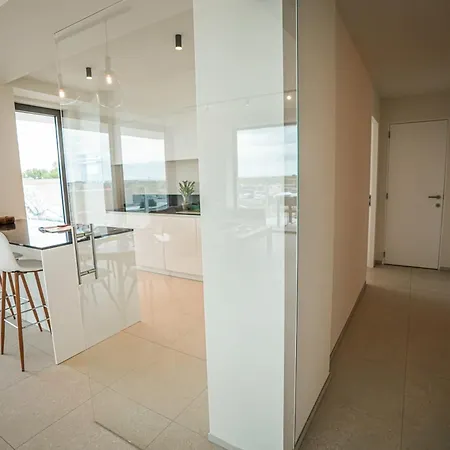 Huswell - Beautiful With Communal Pool And Gym *