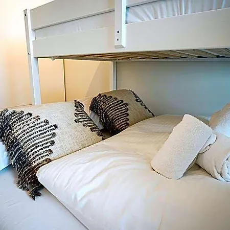 Huswell - Beautiful With Communal Pool And Gym *