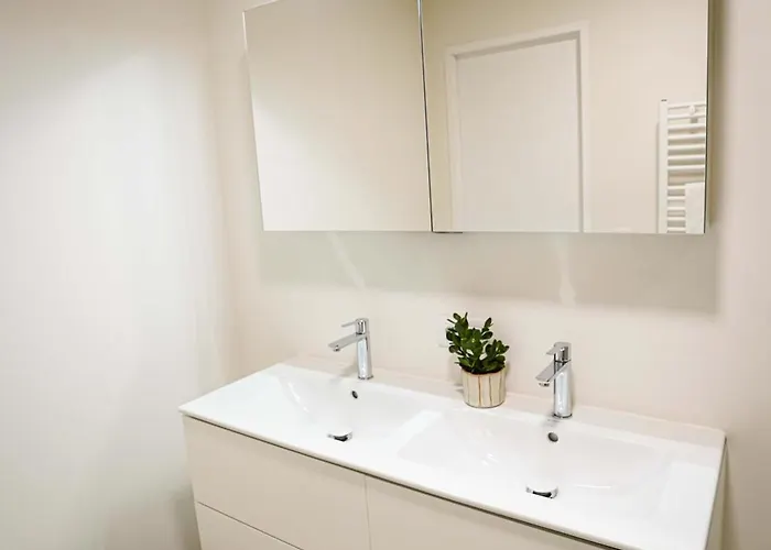 Huswell - Beautiful With Communal Pool And Gym