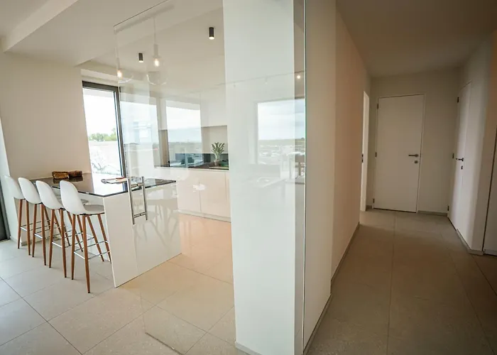 Huswell - Beautiful With Communal Pool And Gym *