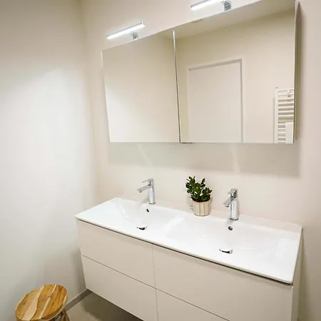 Huswell - Beautiful With Communal Pool And Gym